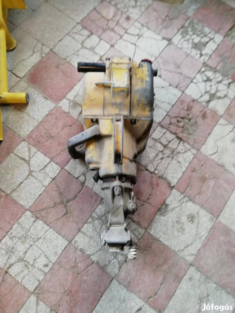 Pionar bontókalapács, benzinmotoros vésőgép