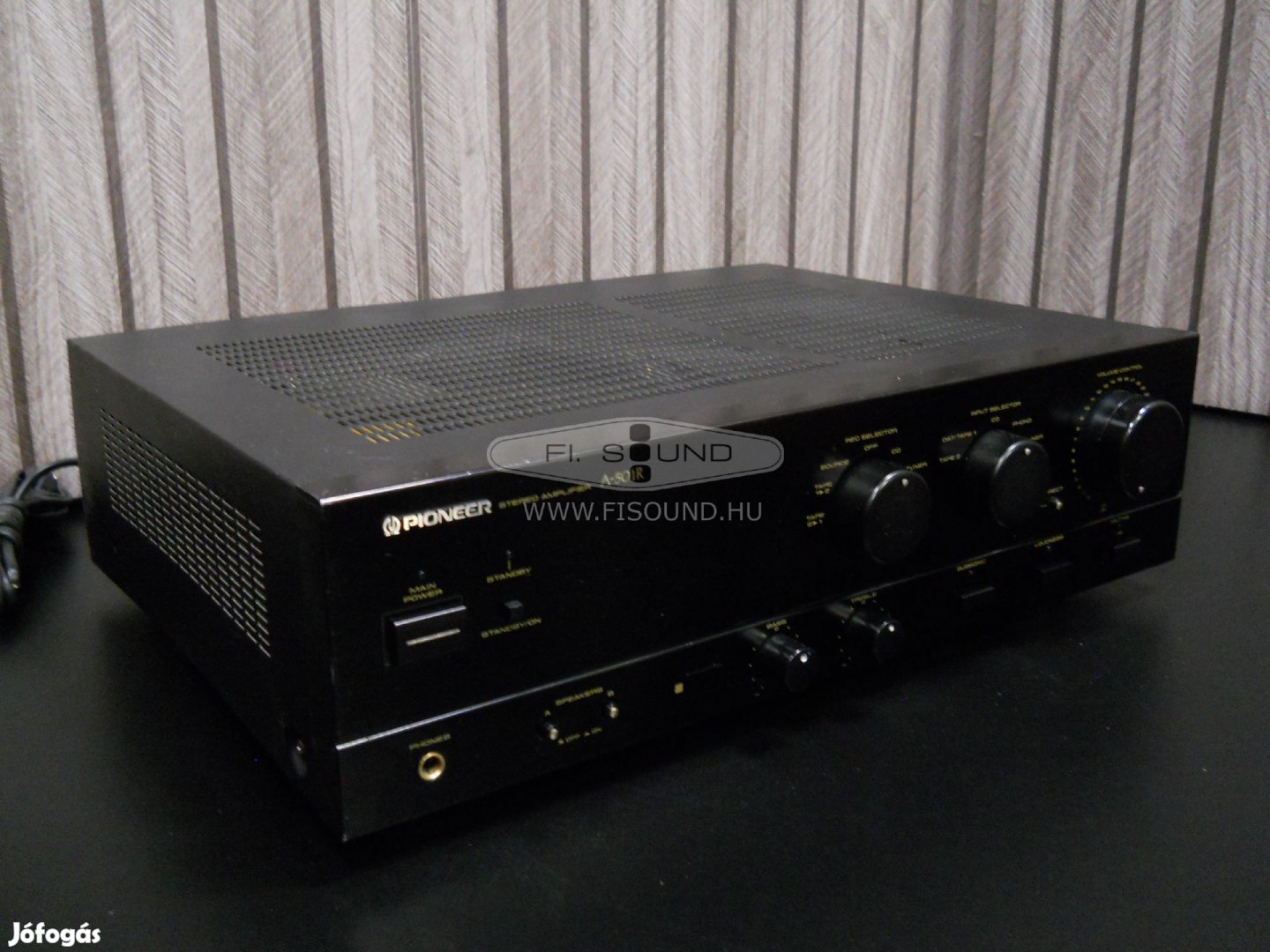 Pioneer A-501R , 2x110W,4-32 ohm,4 hangfalas sztereo erősítő
