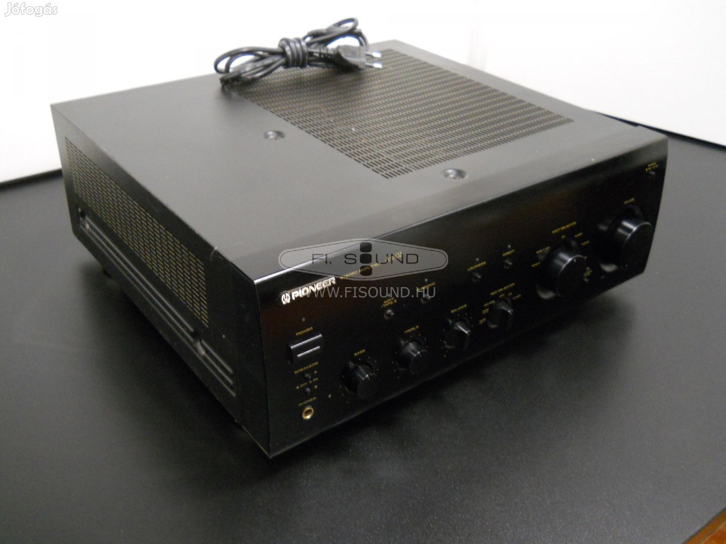 Pioneer A-602 ,2x105W,4-32 ohm,4 hangfalas sztereo erősítő