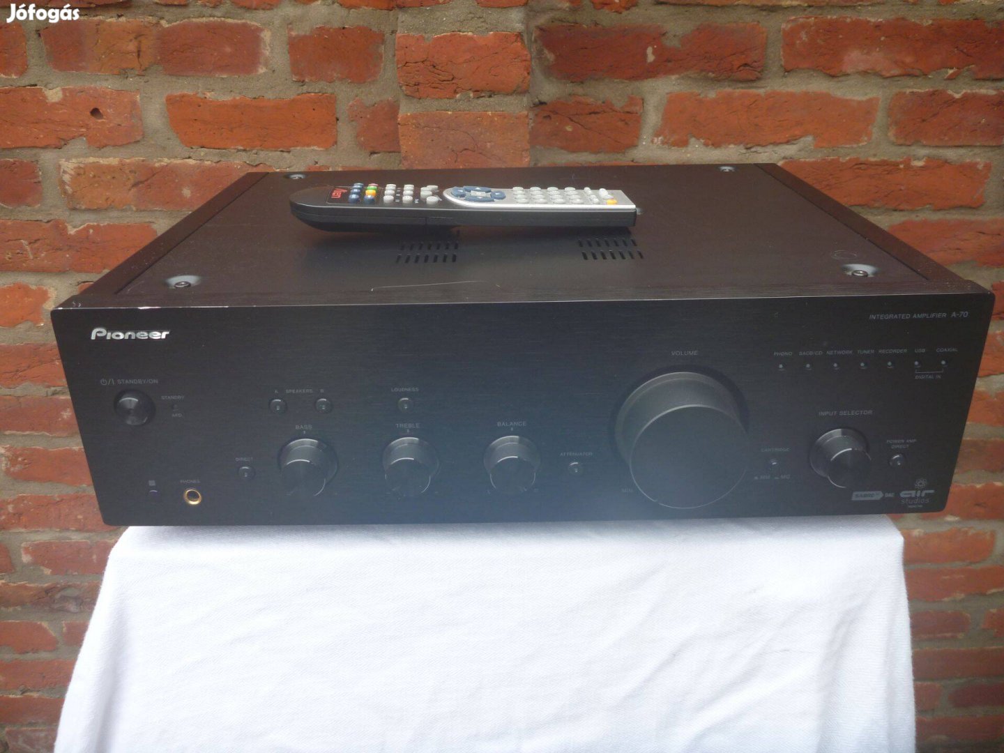 Pioneer A-70-K "D" osztályú erősítő távirányítóval