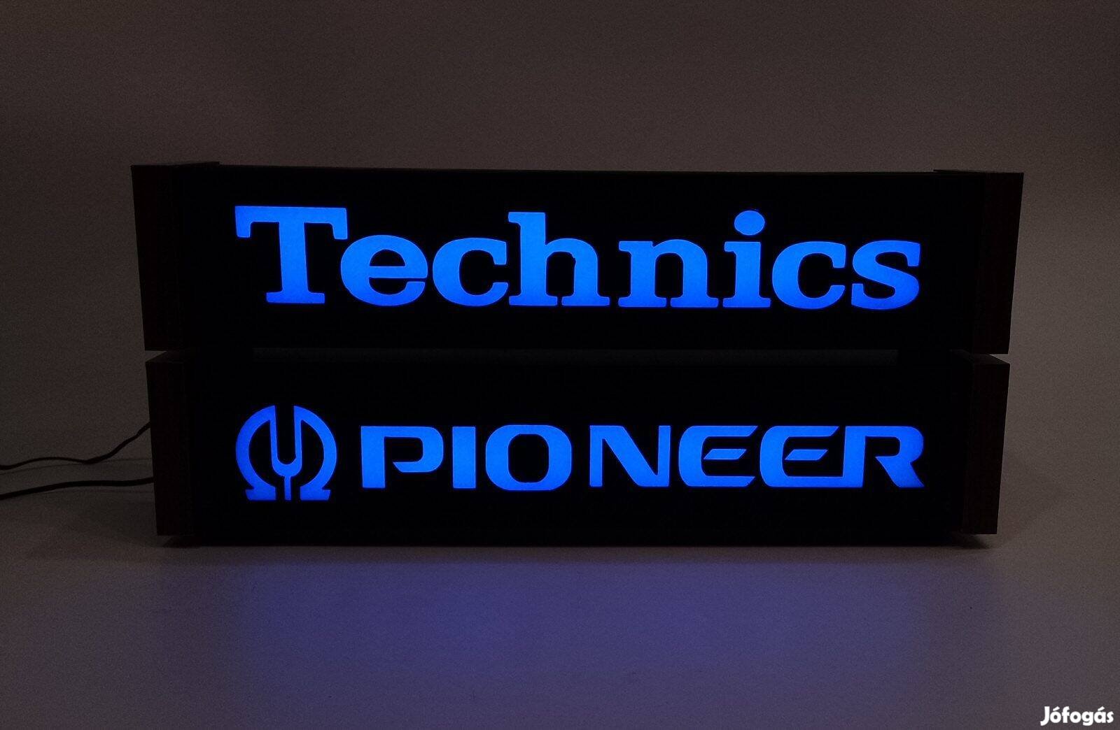 Pioneer és Technics feliratú világító reklámtábla, díszlámpa