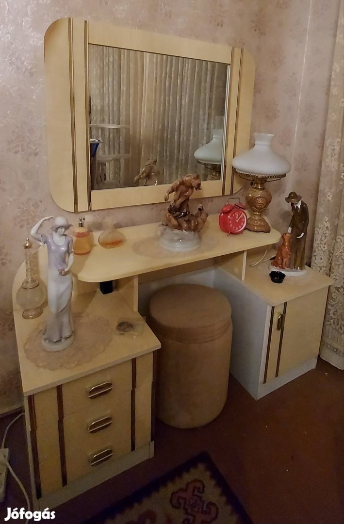 Pipere asztal szekrény tükörrel akasztós, polcos gardrob szekrény