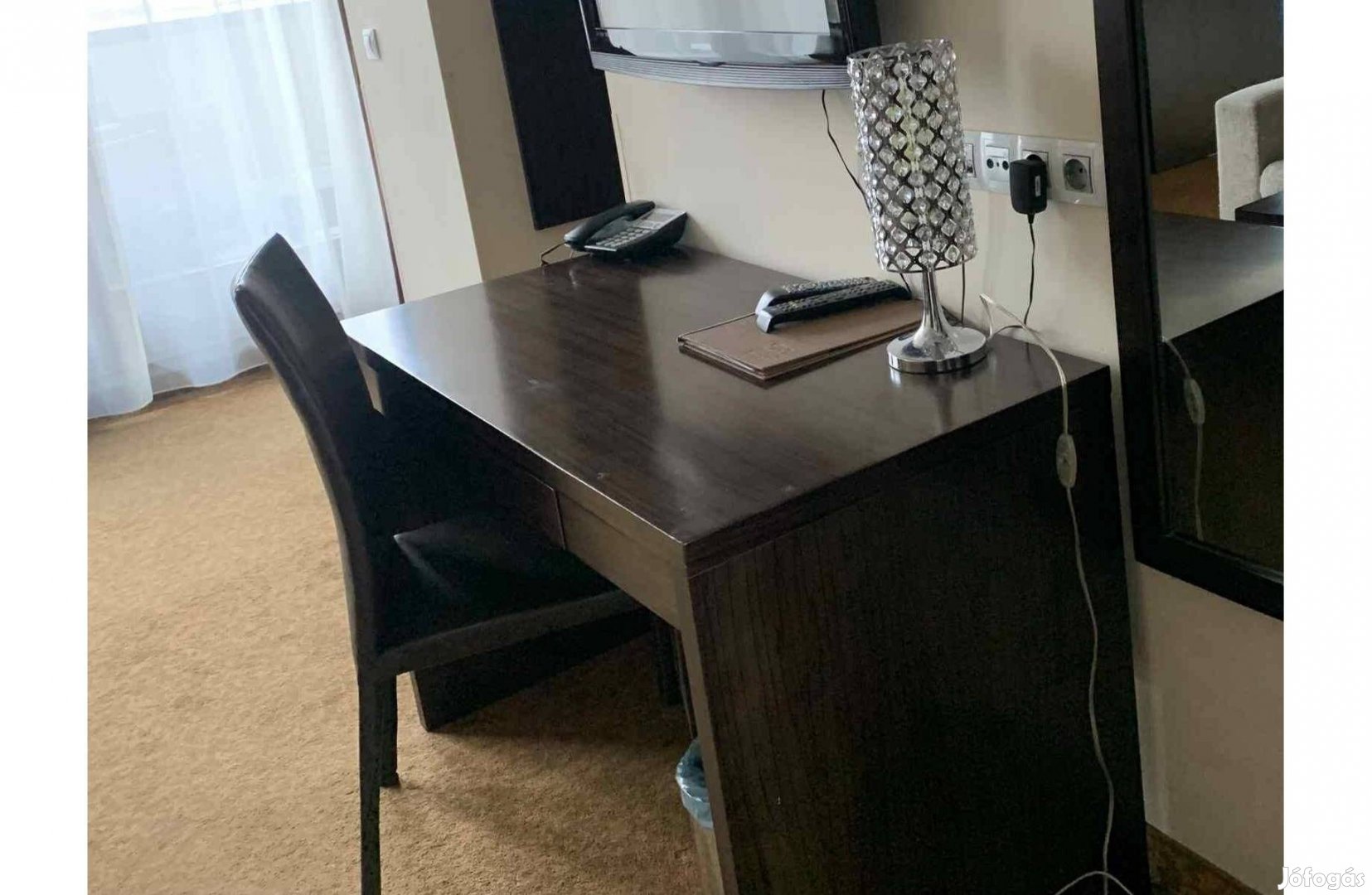 Pipereasztal, íróasztal, ébenfa mintázat - használt szállodabútor