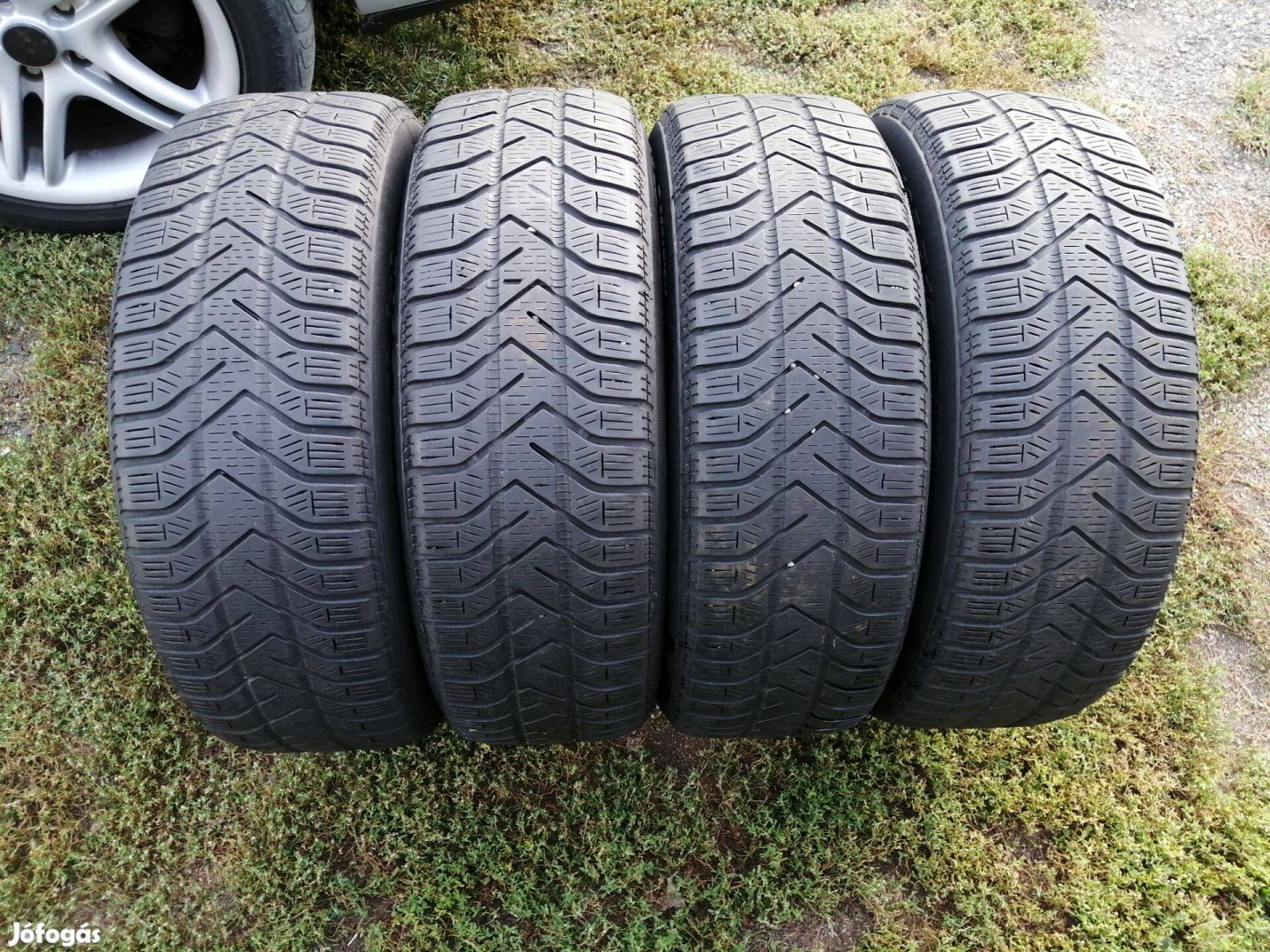 Pirelli 185/55 R15 téliek