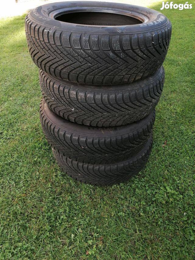 Pirelli 185/65R15 téligumi garnitúra
