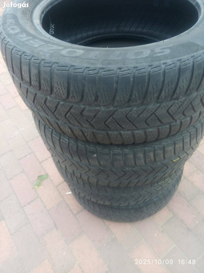 Pirelli 215/55 R16 -os használt téligumi