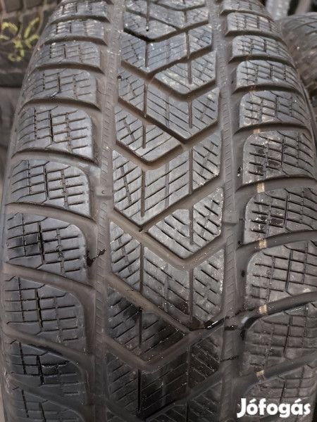 Pirelli 215/65R17 SCORPION WINTER SEAL 6-7mm DOT15 használt gumi HG87