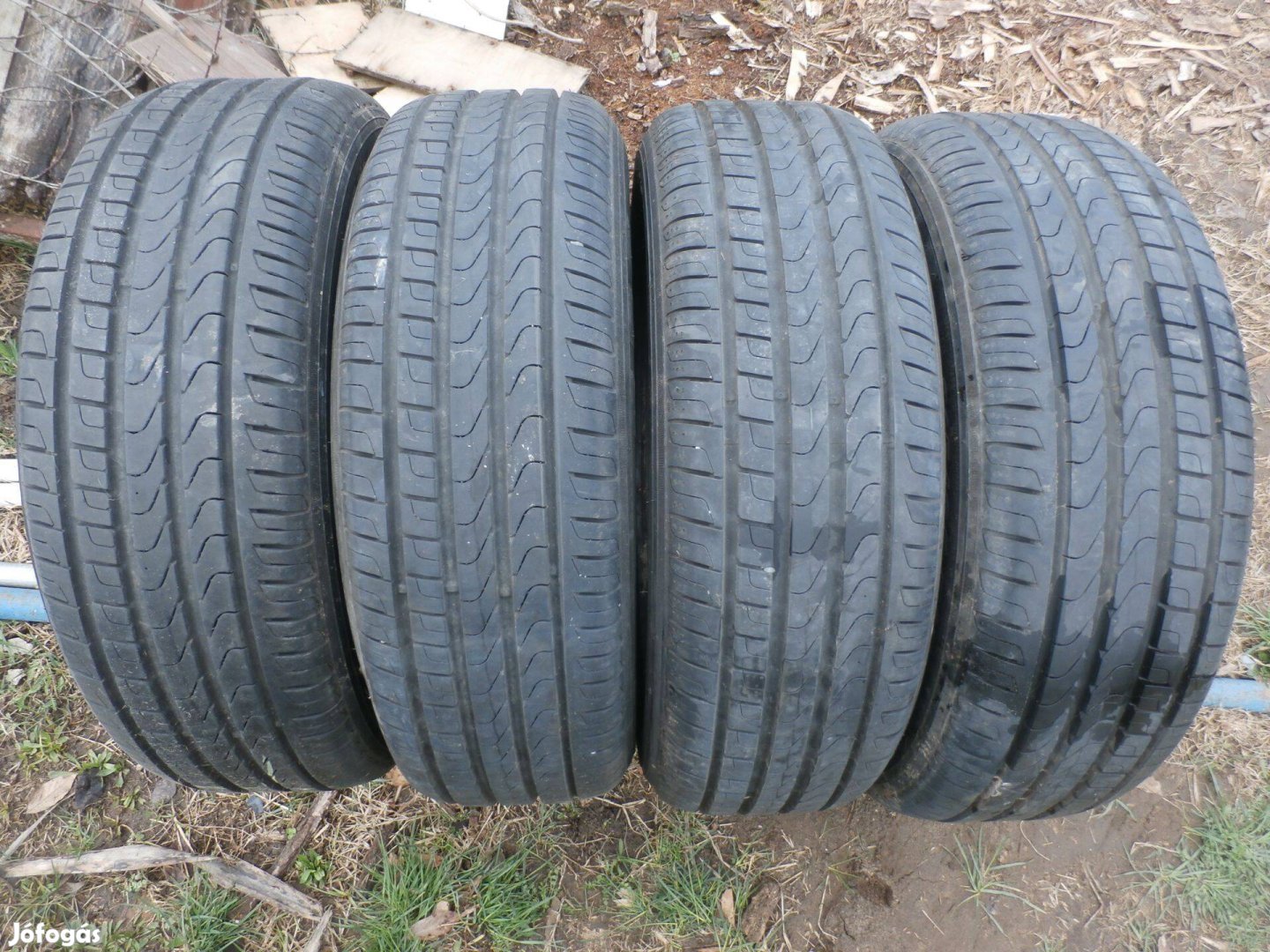 Pirelli 215/65R17 nyári gumi eladó