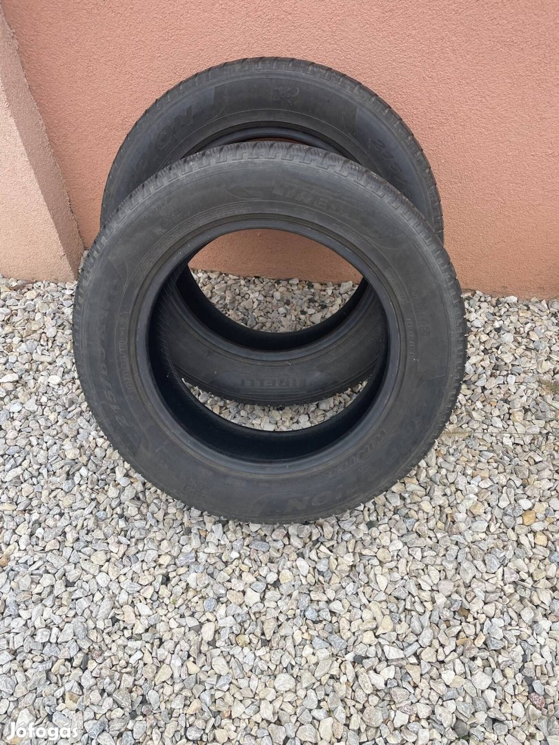 Pirelli 215/65 R17 téligumi 2 db eladó.