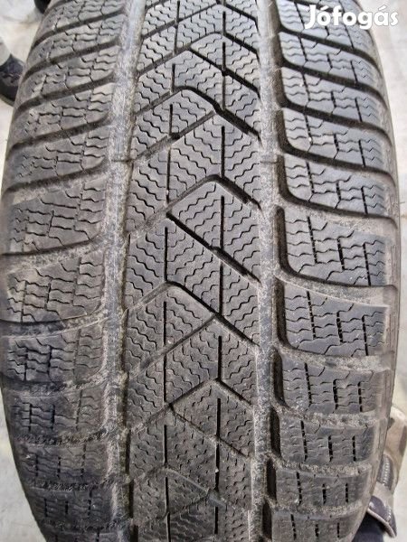 Pirelli 225/45R19 SOTTOZERO3 7mm DOT20 használt gumi HG13160 téli