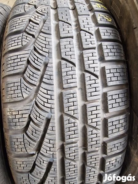 Pirelli 225/50R17 SOTTOZERO2 8mm DOT22 használt gumi HG13142 téli