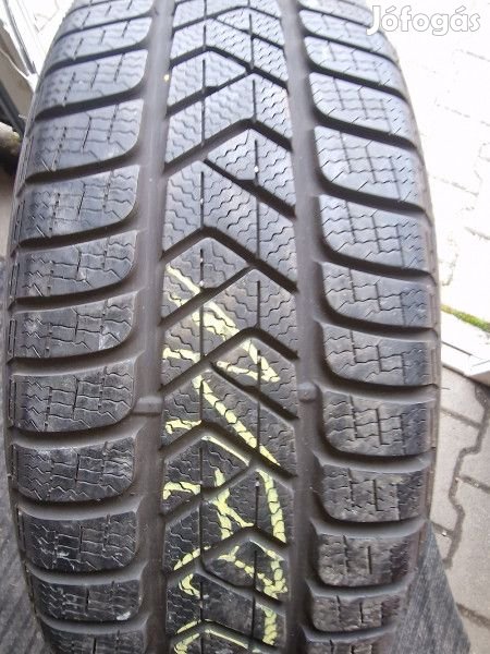 Pirelli 225/50R18 SOTTOZERO3 7mm DOT22 használt gumi HG11722 téli