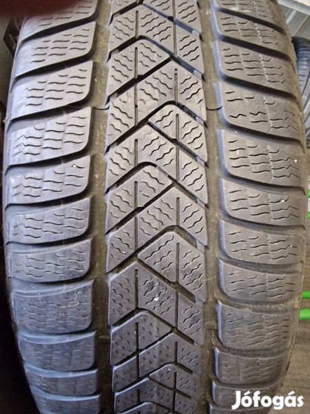 Pirelli 225/55R17 SOTTOZERO3 RFT 6mm DOT22 használt gumi HG12392 tél