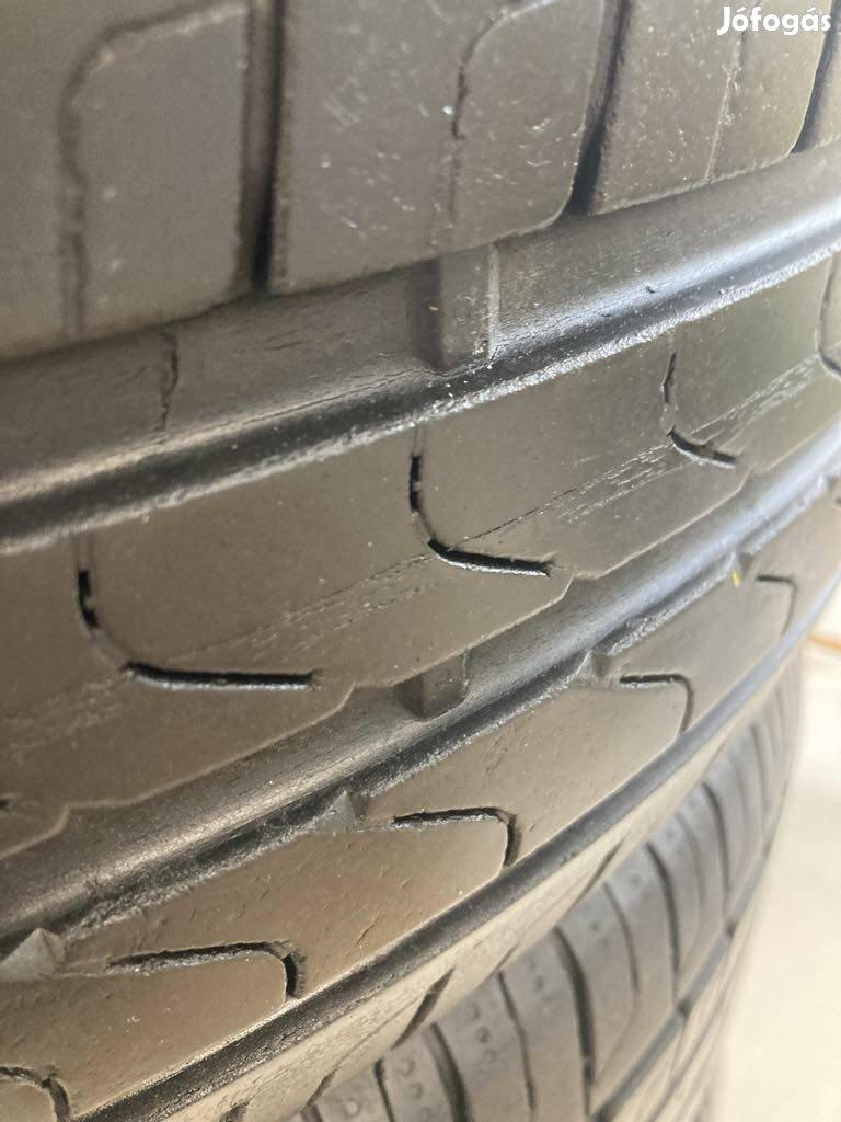 Pirelli 225/55 R19 nyári gumik szett 4 db