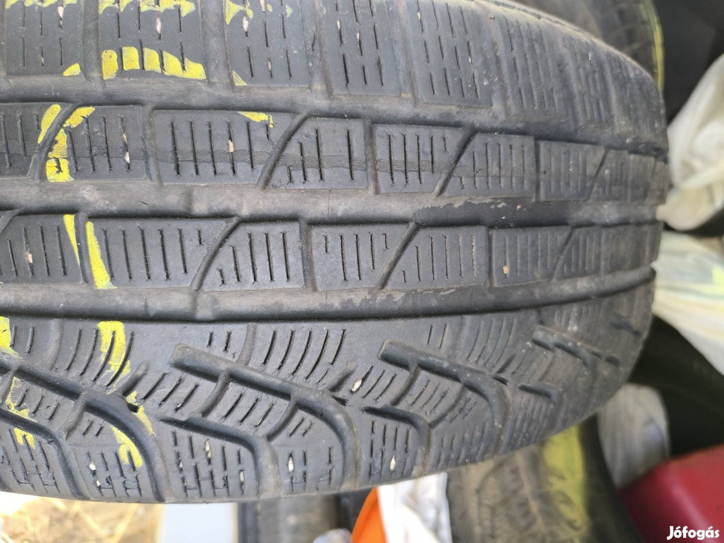 Pirelli 225/60 R17 használt téli gumi eladó 