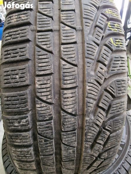 Pirelli 235/45R18 SOTTOZERO2 6-7mm DOT19 használt gumi HG13153 téli