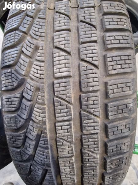 Pirelli 235/45R18 SOTTOZERO2 8mm DOT19 használt gumi HG13328 téli