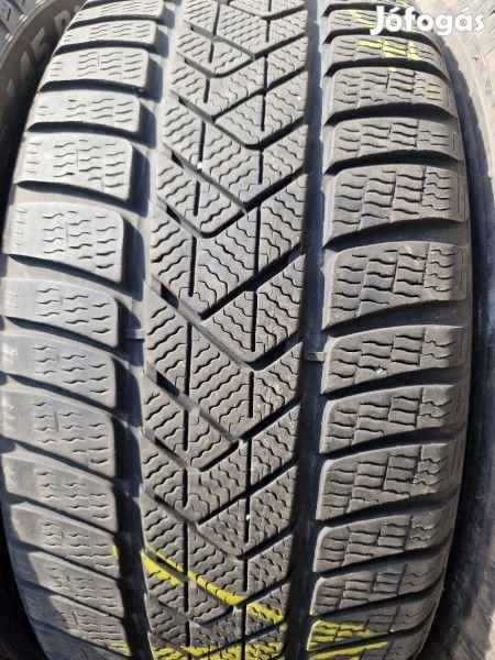 Pirelli 235/45R18 SOTTOZERO3 5-6mm DOT21 használt gumi HG13637 téli