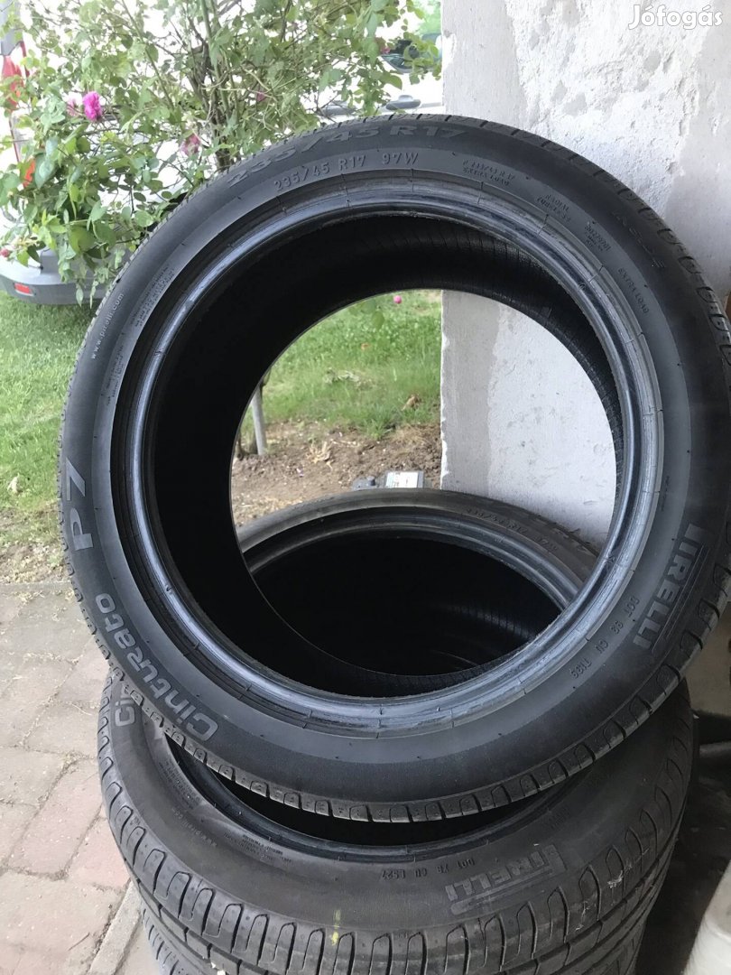 Pirelli 235/45x17 gumi