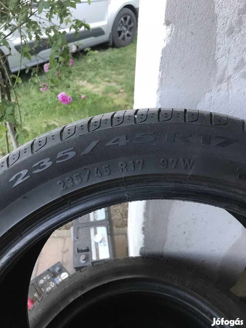 Pirelli 235/45x17 nyári gumi