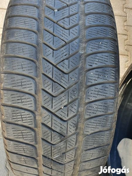 Pirelli 235/50R19 SCORPION WINTER 5mm DOT17 használt gumi HG4412 tél