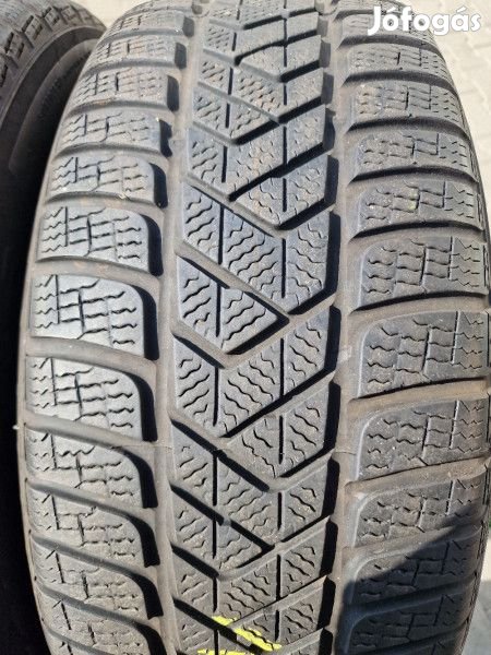 Pirelli 235/55R17 SOTTOZERO3 5-6mm DOT22 használt gumi HG13521 téli