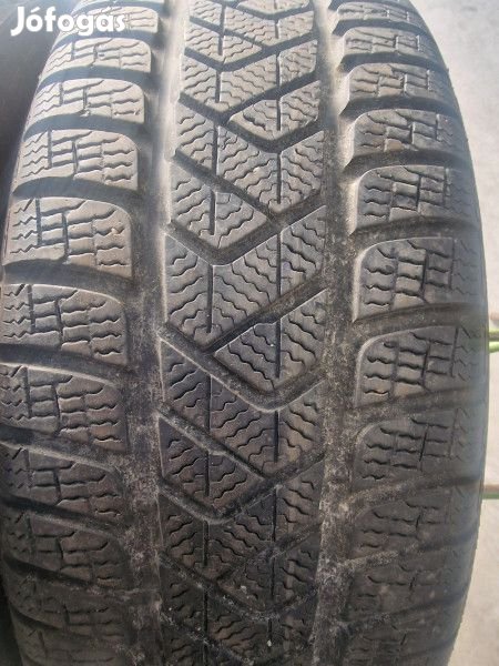 Pirelli 235/55R17 SOTTOZERO3 6mm DOT17 használt gumi HG13700 téli