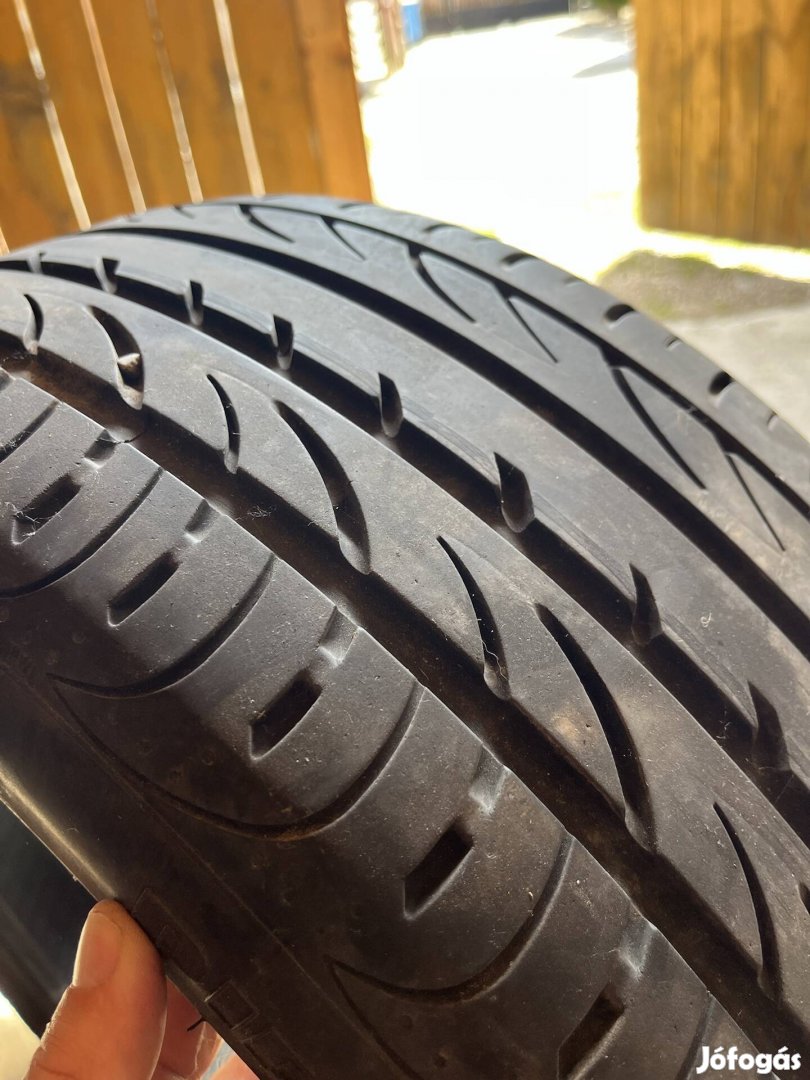 Pirelli 245/40 18" nyári gumi 1 db