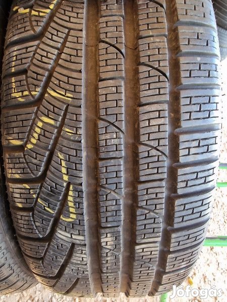 Pirelli 245/45R18 SOTTOZERO2 ROF 7mm DOT17 használt gumi HG12829 tél