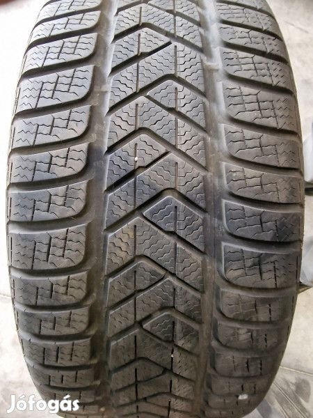 Pirelli 245/45R18 SOTTOZERO3 6mm DOT17 használt gumi HG13133 téli