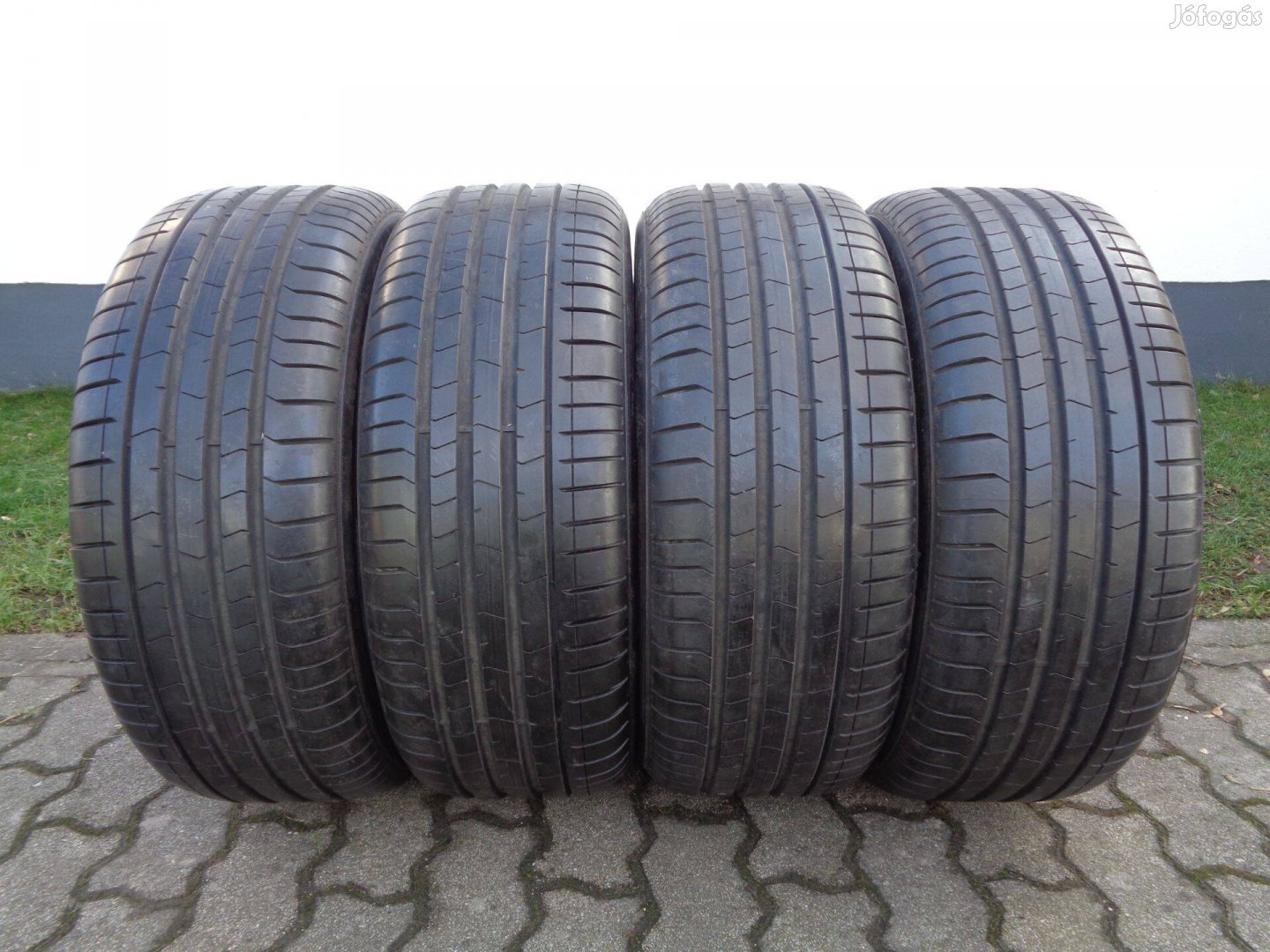 Pirelli 245/45R18 nyári gumi, nagyon keveset futott újszerűen eladó