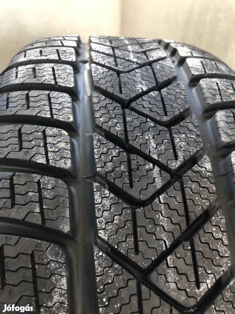 Pirelli 245/45r18 245/45 r18 téligumi 1db