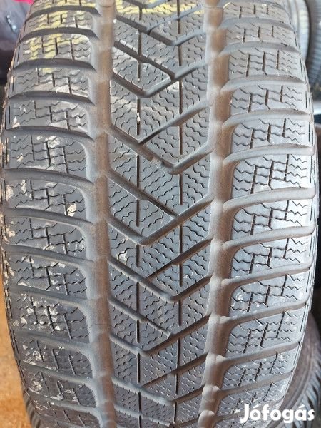 Pirelli 255/40R19 SOTTOZERO3 7mm DOT18 használt gumi HG9964 téli