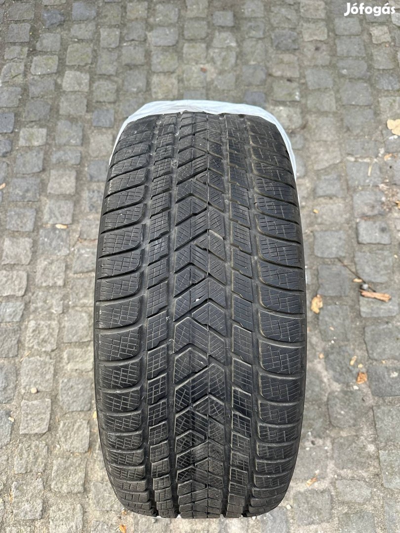 Pirelli 275/40 R22 téligumi 4 db