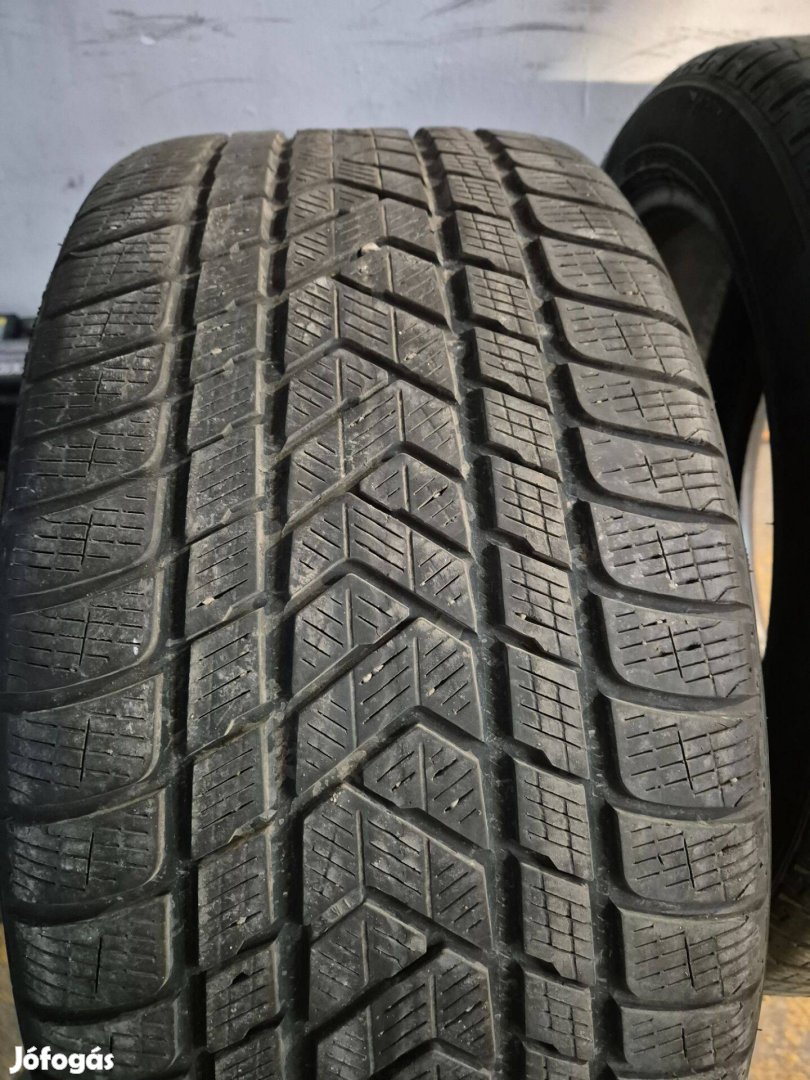 Pirelli 295 40 21 téli scorpion 5.5-6mm