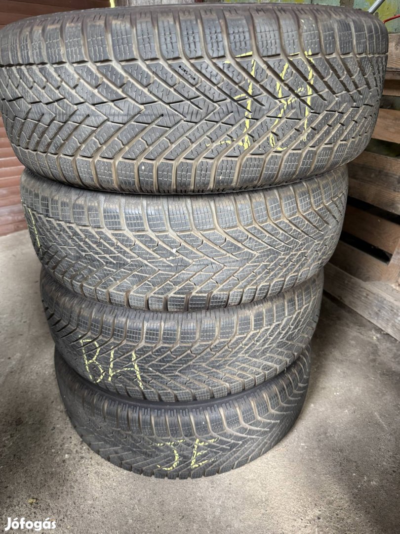 Pirelli Cinturato Winter 2 téli gumi szett, alig használt