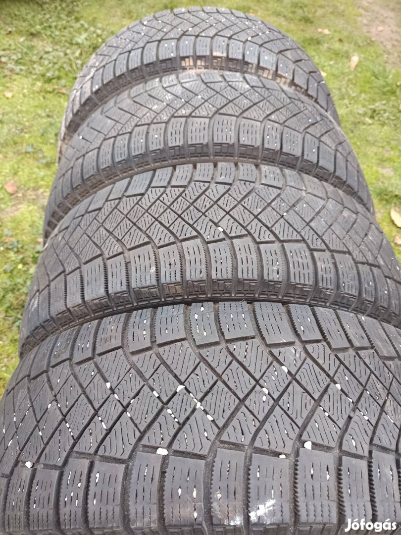 Pirelli Ice Zero FR 205/60 R16 96T 4db teligumi