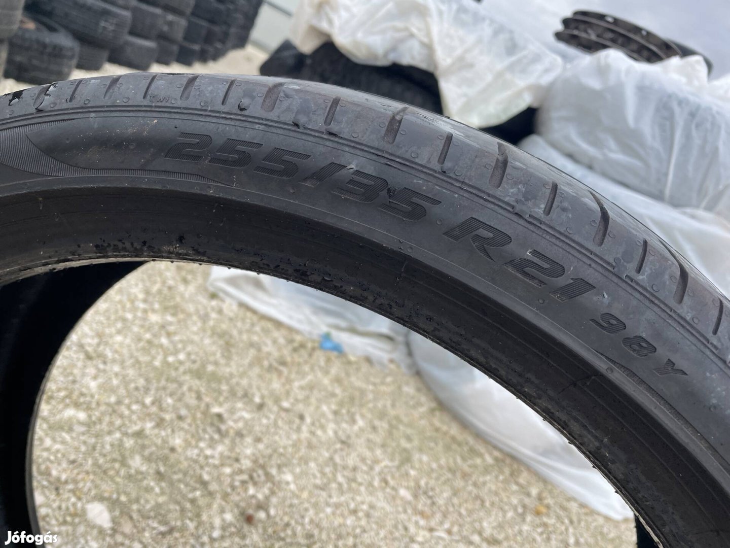 Pirelli P zero 255/35R21 nyári gumi