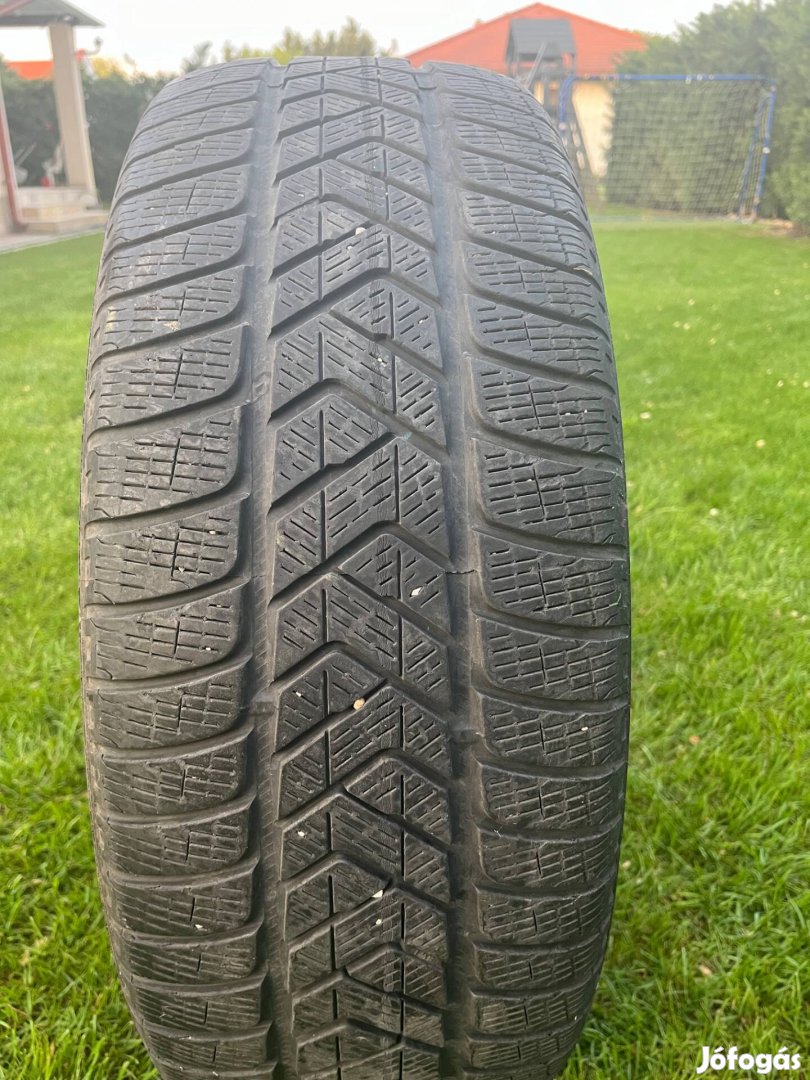 Pirelli Scorpion 235 55 r19 használt téli gumi