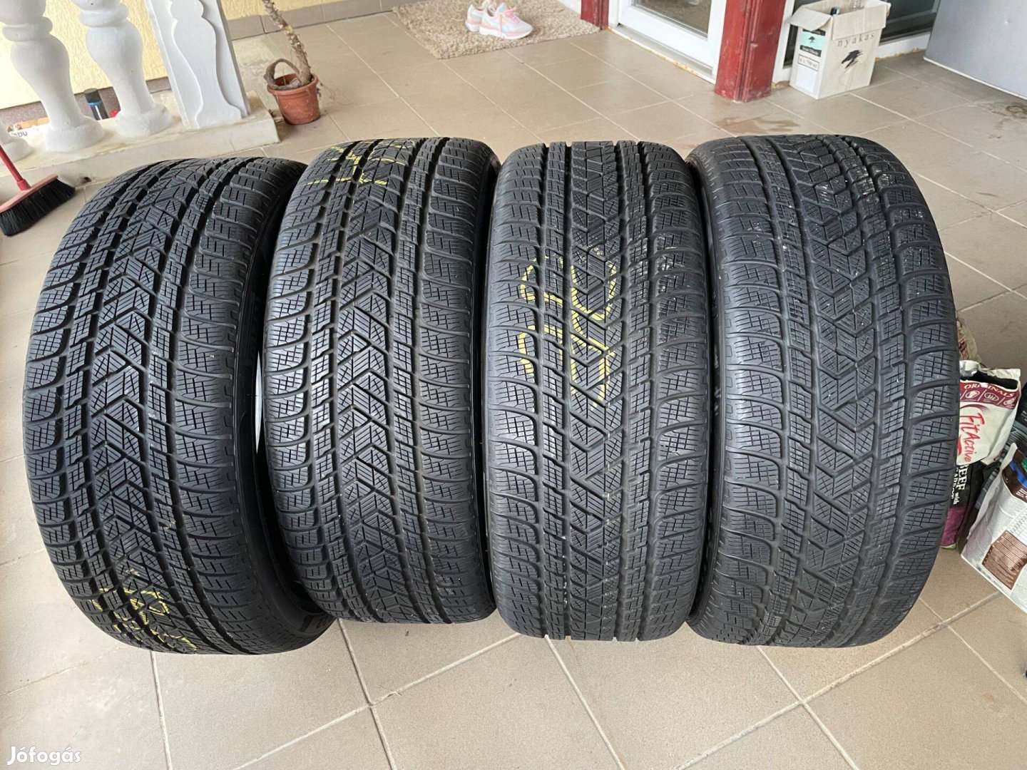 Pirelli Scorpion Winter 265/40 R22 106W gumiabroncs 4db