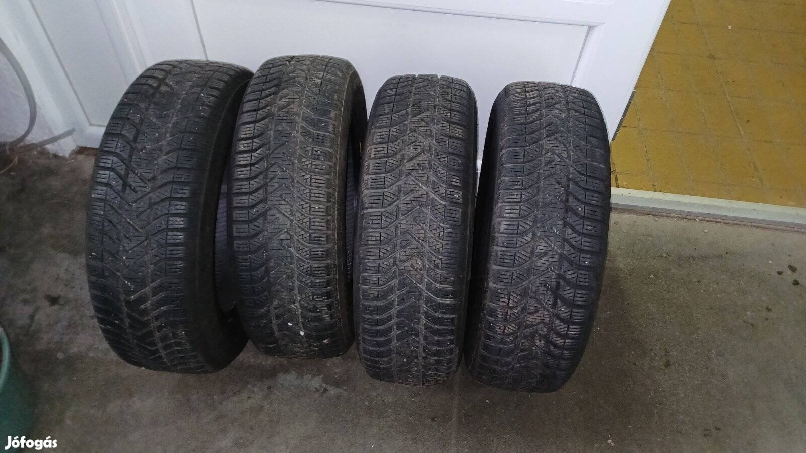 Pirelli Snowcontrol 4db téligumi 185/65r15