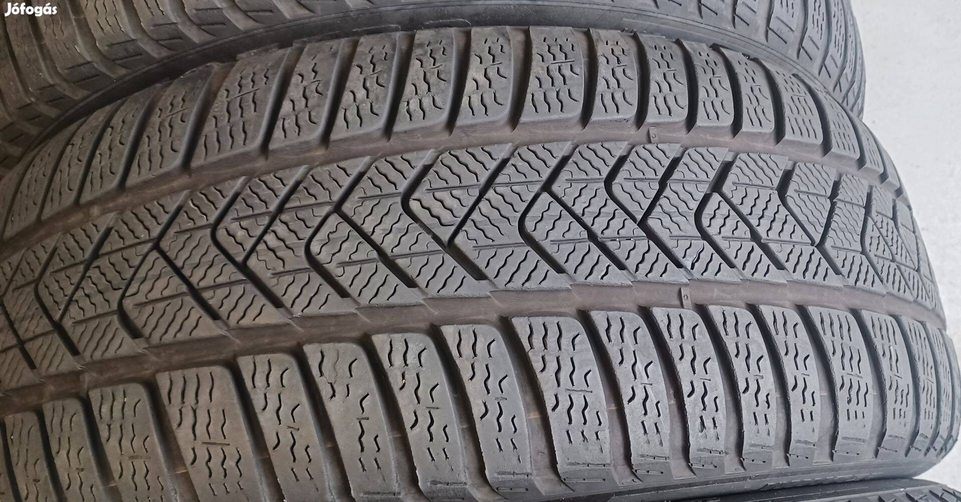 Pirelli Sottozero3 Winter MO 225/45 R18 téli gumik 4db