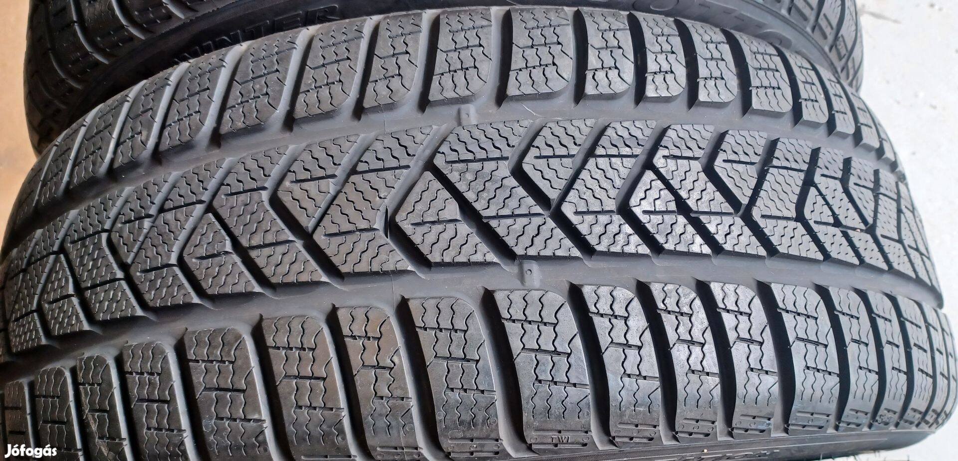 Pirelli Sottozero3 Winter MO 235/45 R19 téli gumik 4db