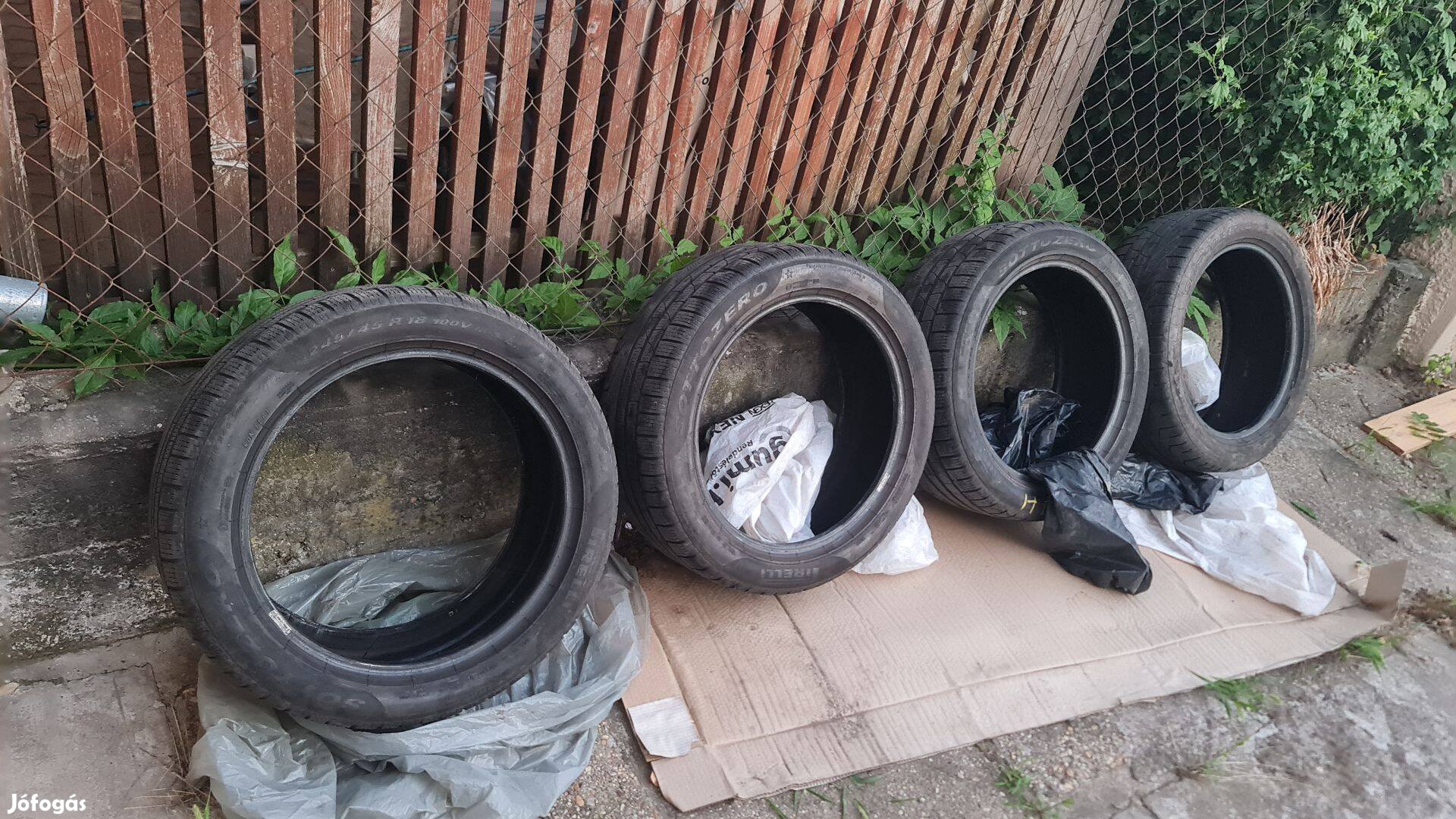 Pirelli Sottozero 245/45 R18 Téligumi Garnitúra