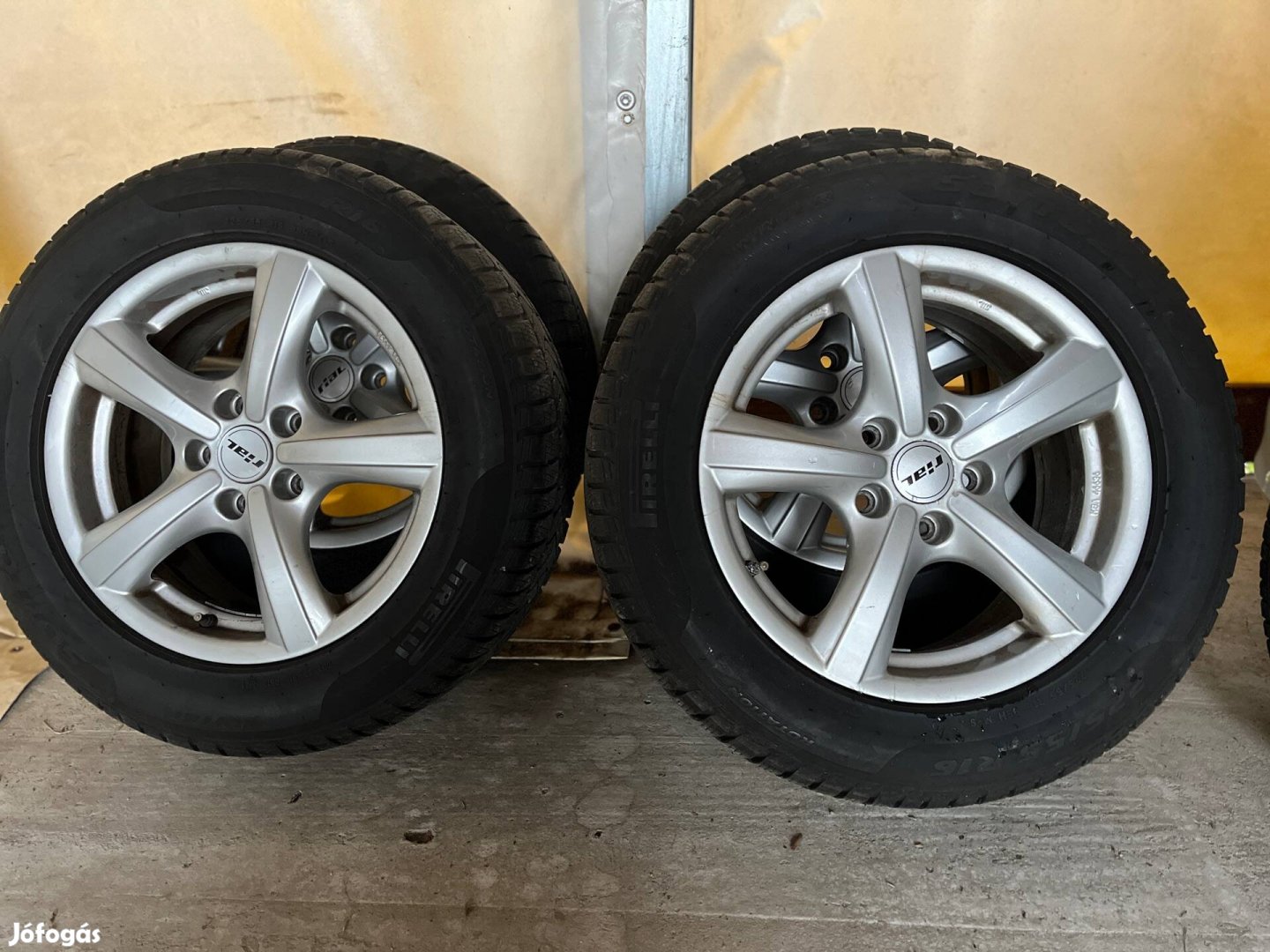 Pirelli Sottozero 3 225/55 R16 téligumi Rial felniken (DOT 2417)