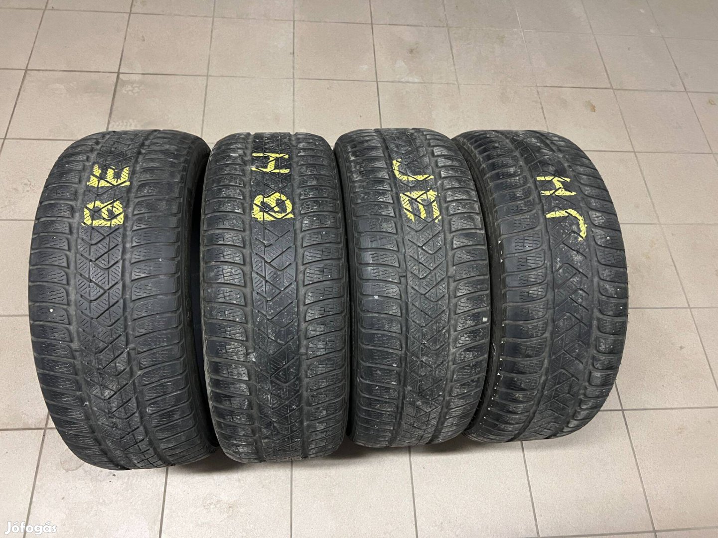 Pirelli Sottozero 3 245/45 R19 téli gumi szett