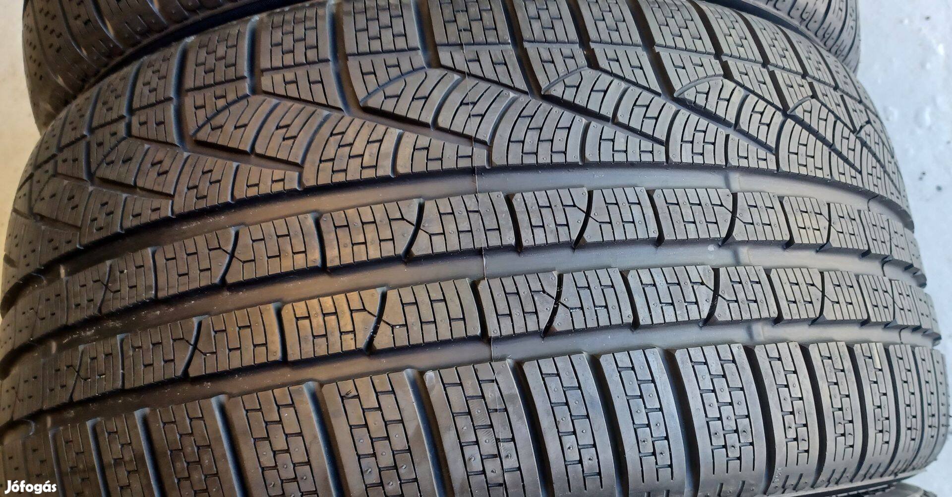 Pirelli Sottozero Winter240 MO 255/35 R19 téli gumik 130e./4db