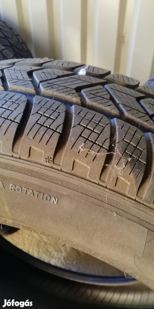 Pirelli Téligumi 215/65 R17