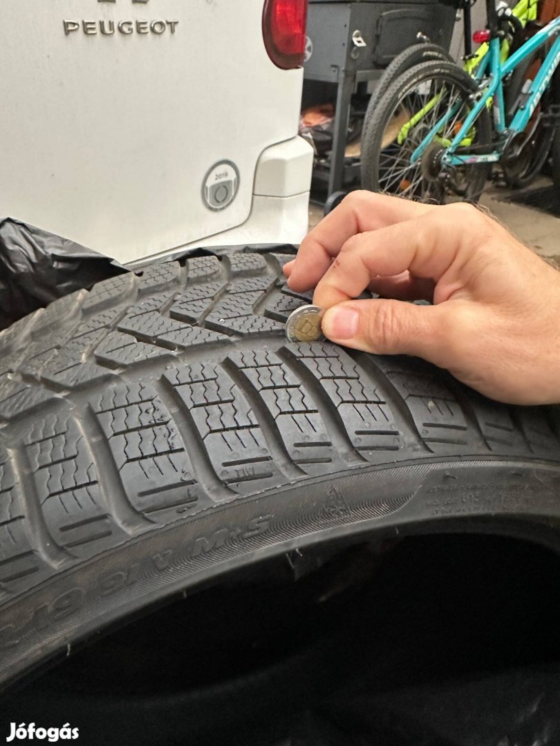 Pirelli Téligumi 235/35-19