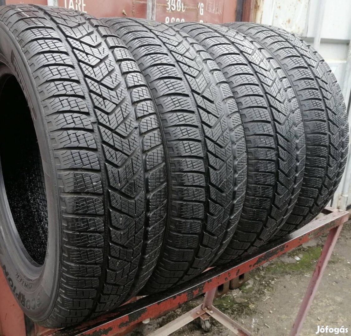 Pirelli  Scorpion Winter 215/60 R17" 